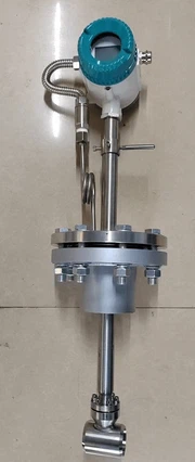 Insertion temperature and pressure compensated vortex flow meter Insertion temperature and pressure compensated vortex flow meter